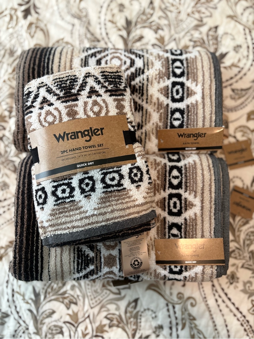 Wrangler 4-Piece Towel Set in Beige, Brown & Black NWT